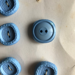 アンティーク ボタン 6個　ビンテージ 昭和 レトロ 個性的 ハンドメイド素材 日本製 ポップ アクセ 水色　ブルー 5枚目の画像