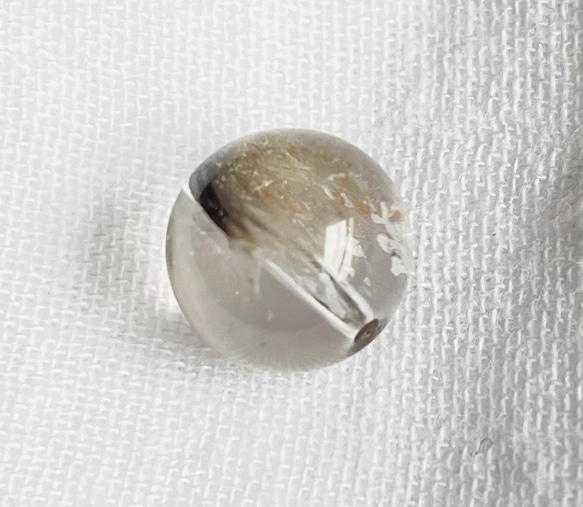 【AAAA 白銀針水晶 プラチナ タイチン ブルッカイト ルチルクォーツ 9.7mm玉 1粒売】 天然石ビーズ　現物 3枚目の画像