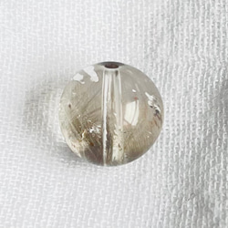 【AAAA 白銀針水晶 プラチナ タイチン ブルッカイト ルチルクォーツ 9.7mm玉 1粒売】 天然石ビーズ　現物 2枚目の画像