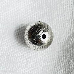 【ギベオン 7.8mm玉 シルバー 粒売】 天然石ビーズ 隕石 現物 本物 4枚目の画像