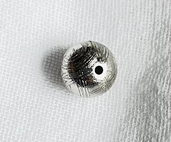 【ギベオン 7.8mm玉 シルバー 粒売】 天然石ビーズ 隕石 現物 本物 4枚目の画像