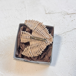 tori rattan brooch 自然色トリラタンブローチ箱付き 2枚目の画像