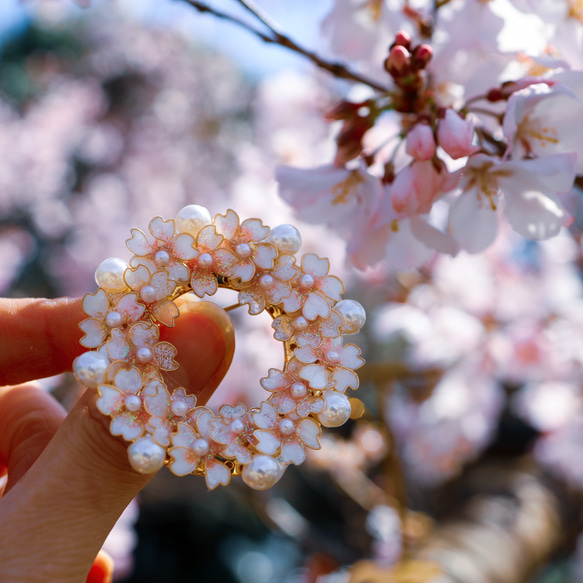 櫻花和珍珠大花環胸針 第12張的照片