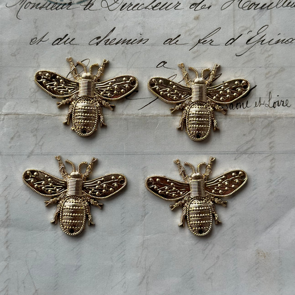 値下げ‼︎【2個】27×35mm 大きな蜂のコネクター 3カン チャーム ゴールド 虫 2枚目の画像
