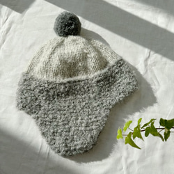 アルパカのふわふわ 耳当て付きニット帽 グレー×ライトグレー