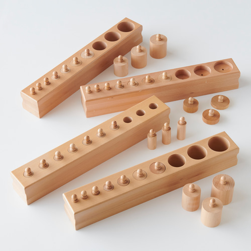 モンテッソーリ　円柱さし（4セット） 円柱さし（4セット） - モンテッソーリ教具専門店 Montehippo