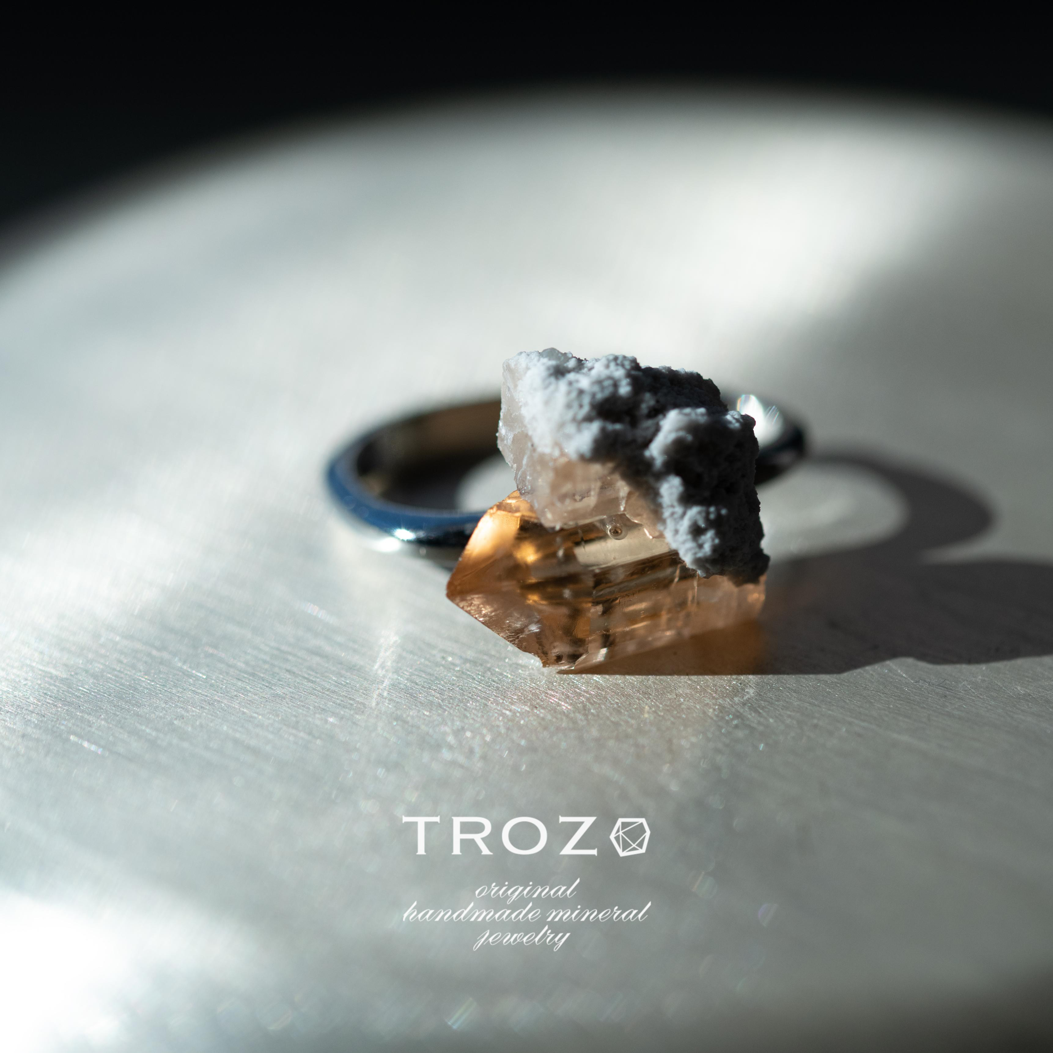 【024 Stay Gold Collection】 トパーズ 鉱物原石 イヤーカフ 天然石 アクセサリー