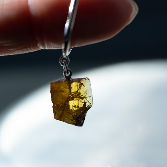 [026 Stay Gold Collection] 榍石礦物寶石 SV925 耳夾天然石材配件 第4張的照片