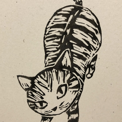 とらねこちゃん　かかってこい　木版画 1枚目の画像