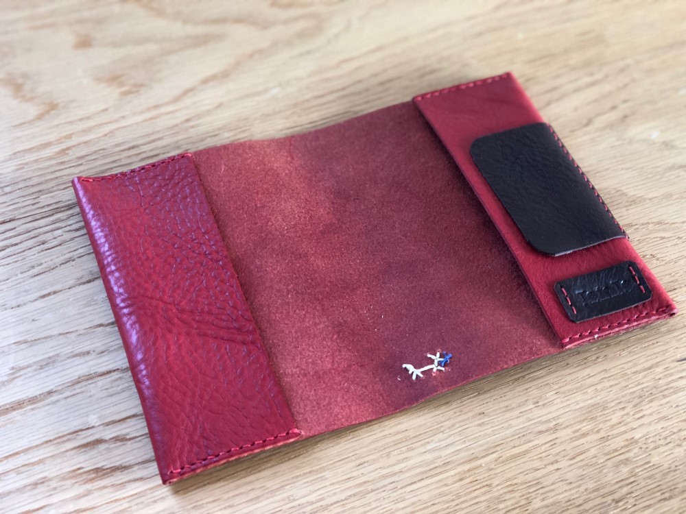 栃木レザー 手縫いの ブックカバー(赤)　A5サイズ