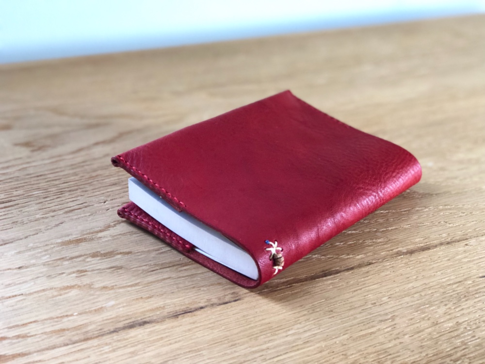 栃木レザー 手縫いの ブックカバー(赤)　A5サイズ
