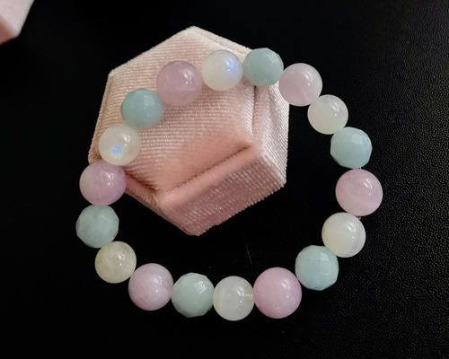 6月天然誕生石「ムーンストーン」*クンツァイト*アクアマリン*三つ女性