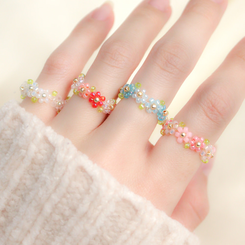 ビーズリング ✧ カラフルな花畑 ✧ 小さなお花のぷちリング