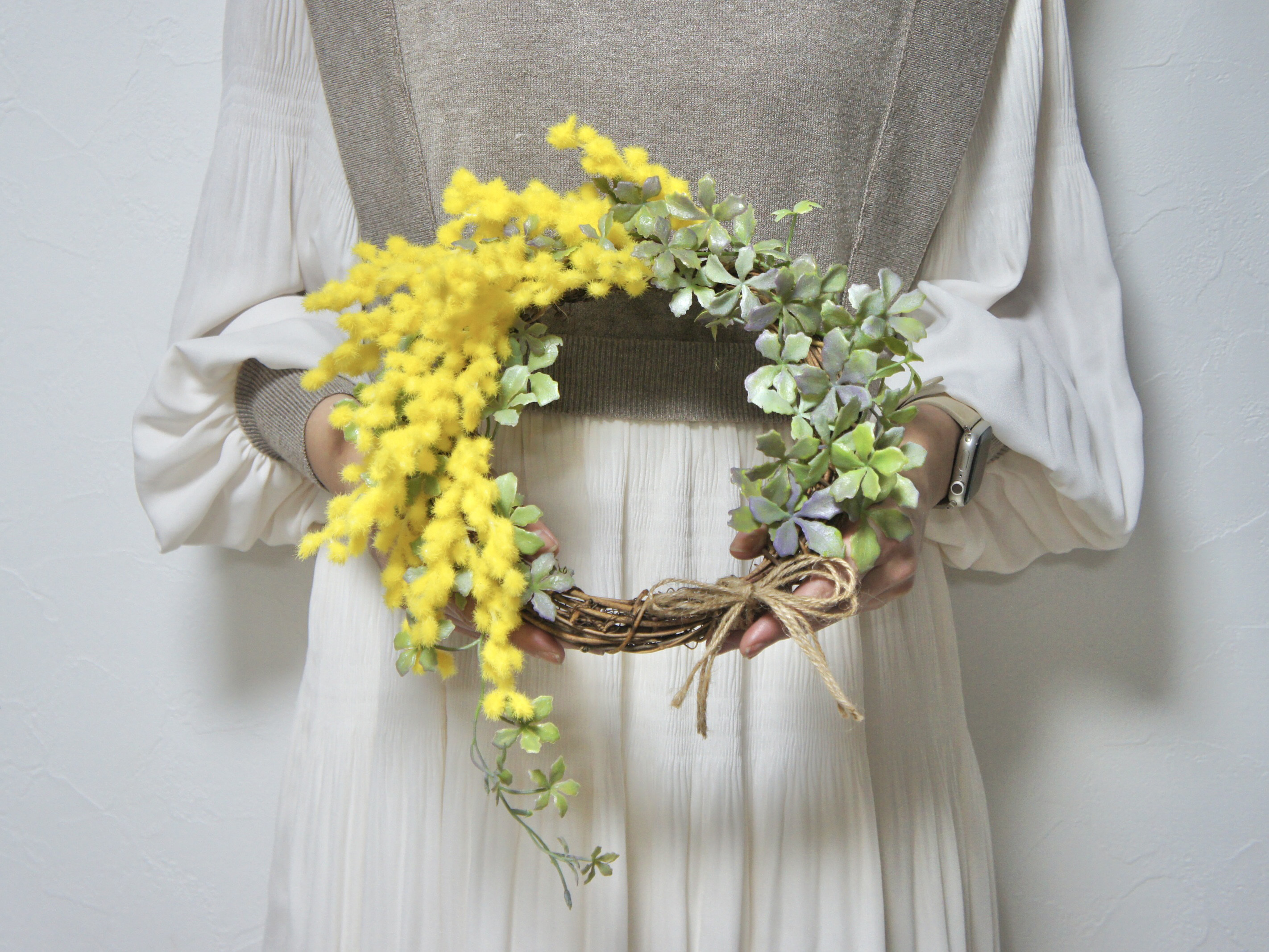 ただ今送料無料] ふわふわミモザとシュガーバインのツートンリース