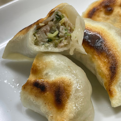 「下田さん家の豚」で焼餃子！吉祥寺では最も古く歴史ある☆元祖　吉祥寺餃子です。手包み生餃子20個入り　 1枚目の画像