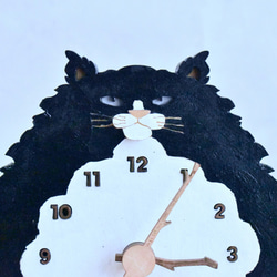 ハチワレ猫＊ロングの時計 木製 置き時計 3枚目の画像