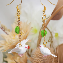 白文鳥のピアス・イヤリング ピアス（フック・チェーン） 「くれい