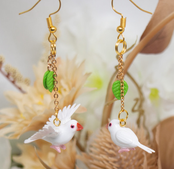 白文鳥のピアス・イヤリング ピアス（フック・チェーン） 「くれい