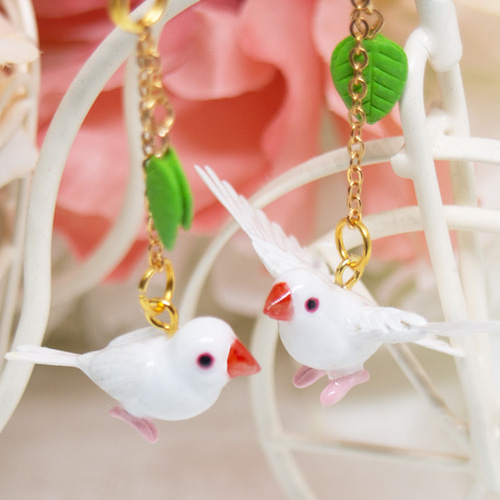 白文鳥のピアス・イヤリング ピアス（フック・チェーン） 「くれい