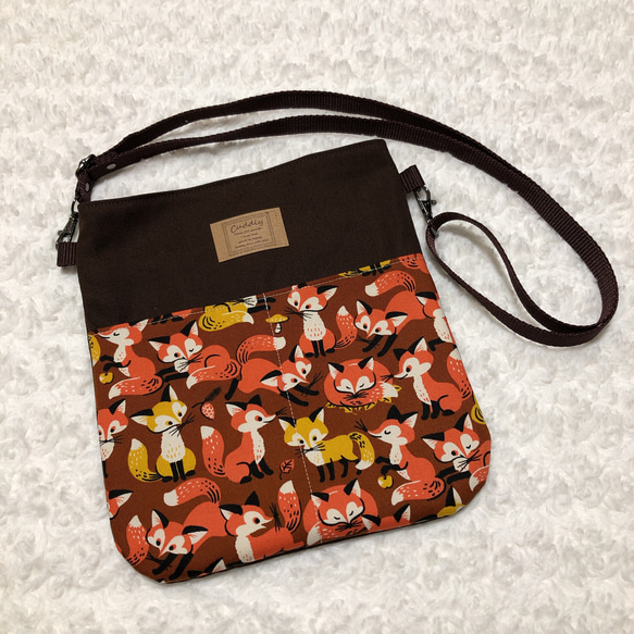 Creemaさんで購入した本革サコッシュです。大人可愛い♡ b639fa3136e630b93101801f0bc60a