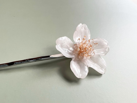 本物の桜 一輪ヘアピン/ sakura white［※受注制作］ 1枚目の画像