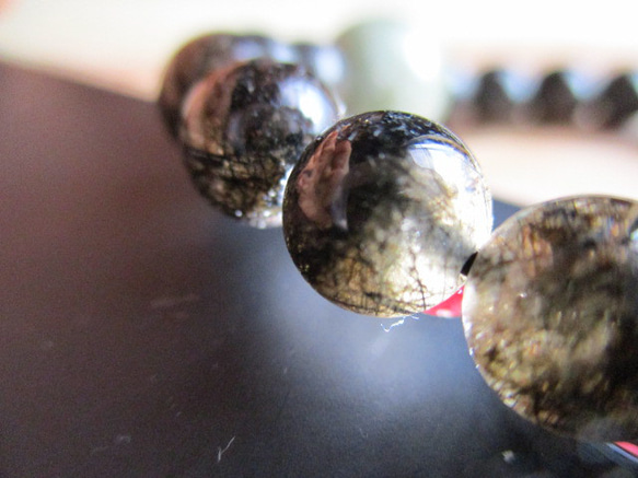 濃密黒針ブラックルチル水晶とミャンマー翡翠のブレスレット 3枚目の画像