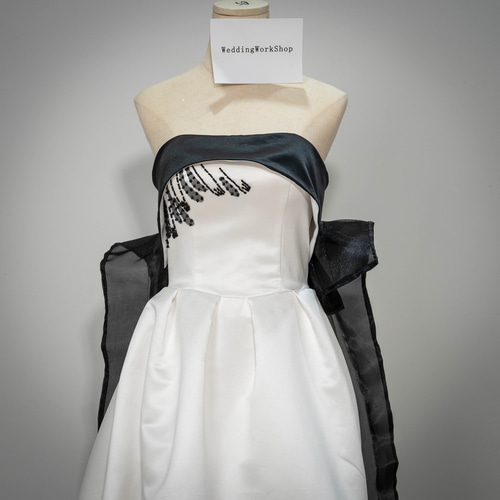 新品】2色 ベアトップ ウエディングドレス 細見えシルエットリボン  