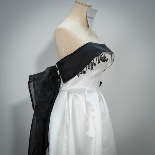 新品】2色 ベアトップ ウエディングドレス 細見えシルエットリボン  