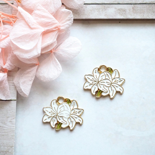 K22金の花モチーフメダルチャーム K22金の花モチーフメダルチャーム アクセサリー
