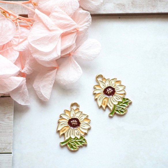 2個 ひまわりチャーム 23×16mm ゴールド 花 花束 チャーム