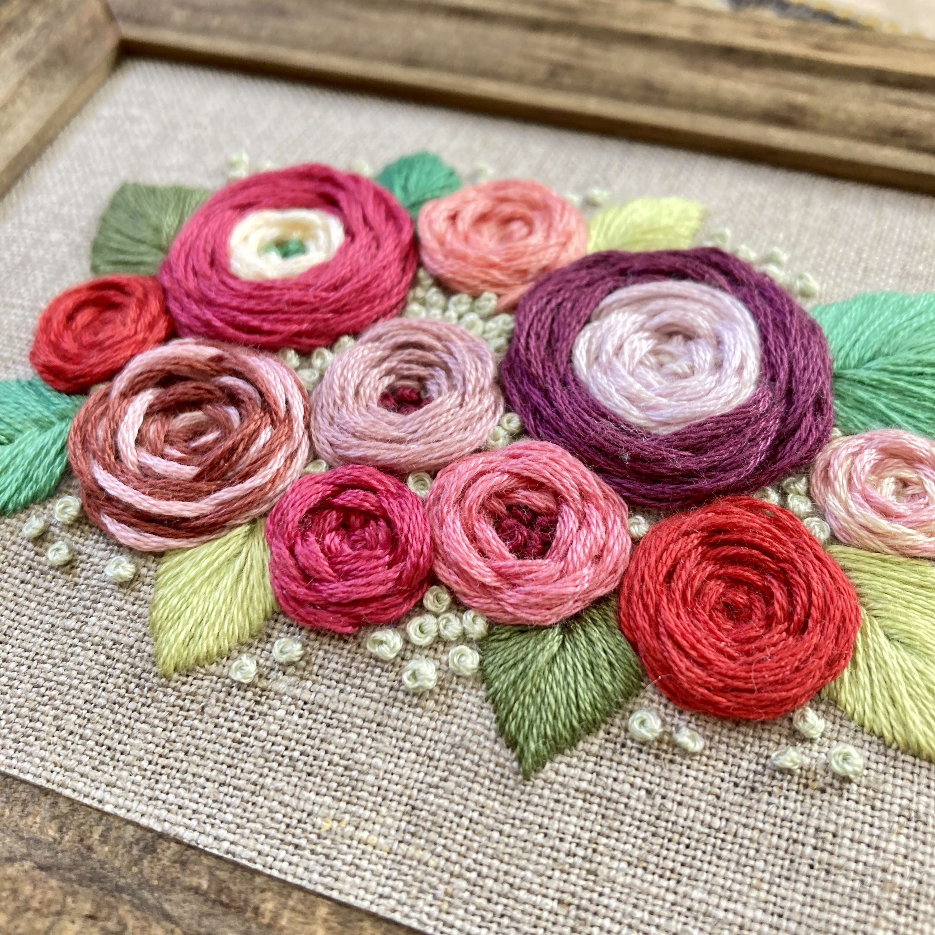 poritorie オーバルフレーム 植物図鑑風 額 バラの刺繍