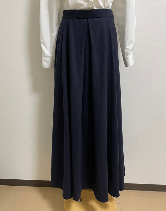 【セミオーダー】圧縮ウールのタックフレアースカート 2枚目の画像