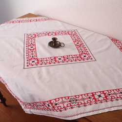 ドイツの手仕事/お花の白抜き手刺繍と幾何学模様の手刺繍 生地