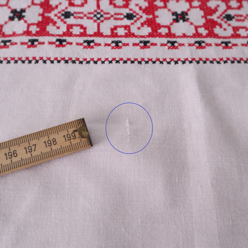 ドイツの手仕事/お花の白抜き手刺繍と幾何学模様の手刺繍 生地