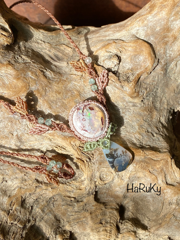 ボタニカルなカンテラオパールとデンドリティックアゲート マクラメネックレス デンドライト 天然石 1枚目の画像