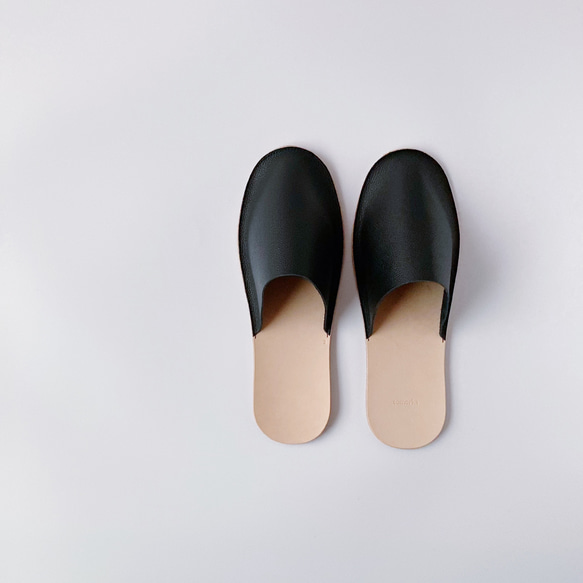 足に馴染むレザースリッパ「Slippers (black)」 2枚目の画像