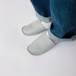 【即日発送／残り１点】足に馴染むレザースリッパ「Slippers (light grey)」 10枚目の画像