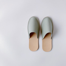 【即日発送／残り１点】足に馴染むレザースリッパ「Slippers (light grey)」 2枚目の画像