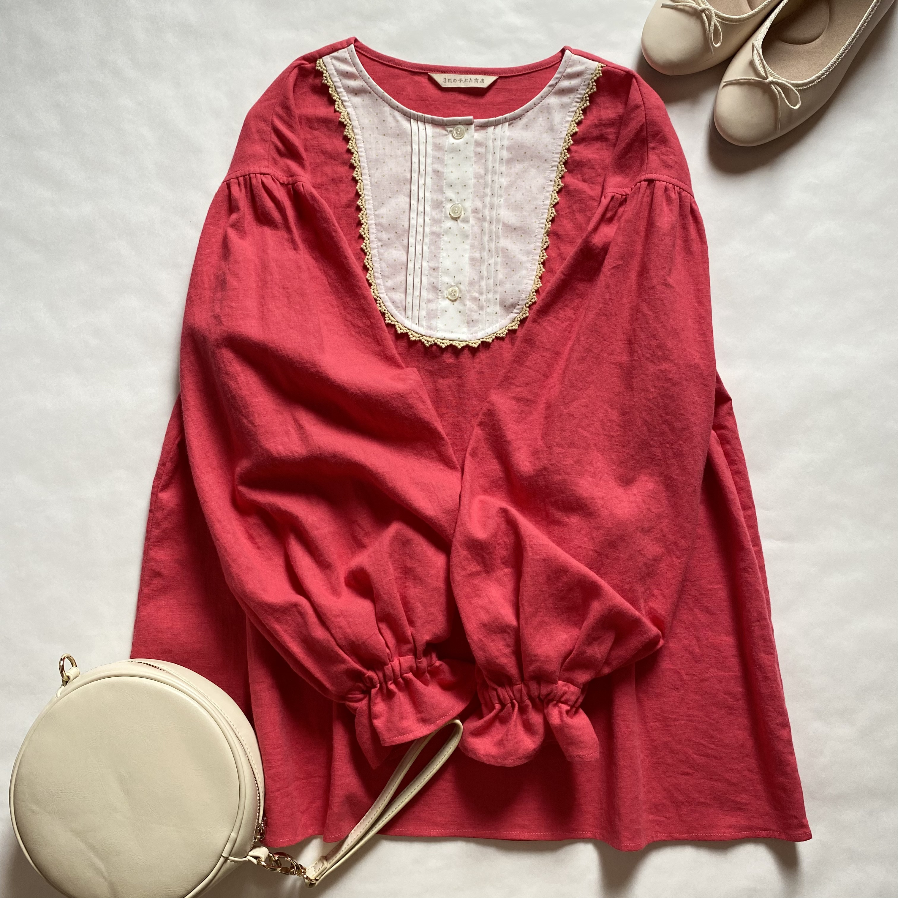 《 歌うあの子の Airy Blouse♥ 》ベリーレッド/ストロベリー/赤ピンク/ドット/レース/01