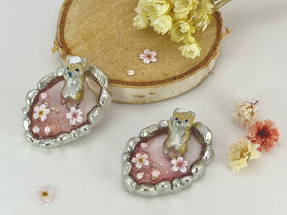 【花と柴犬のピアス/イヤリング】タビシバ　秘湯めぐり〜満開の桜の湯〜 1枚目の画像