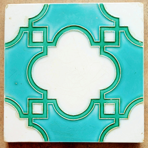 里帰り便・淡路島ダントー社のマジョリカタイル・100年前に海を渡った