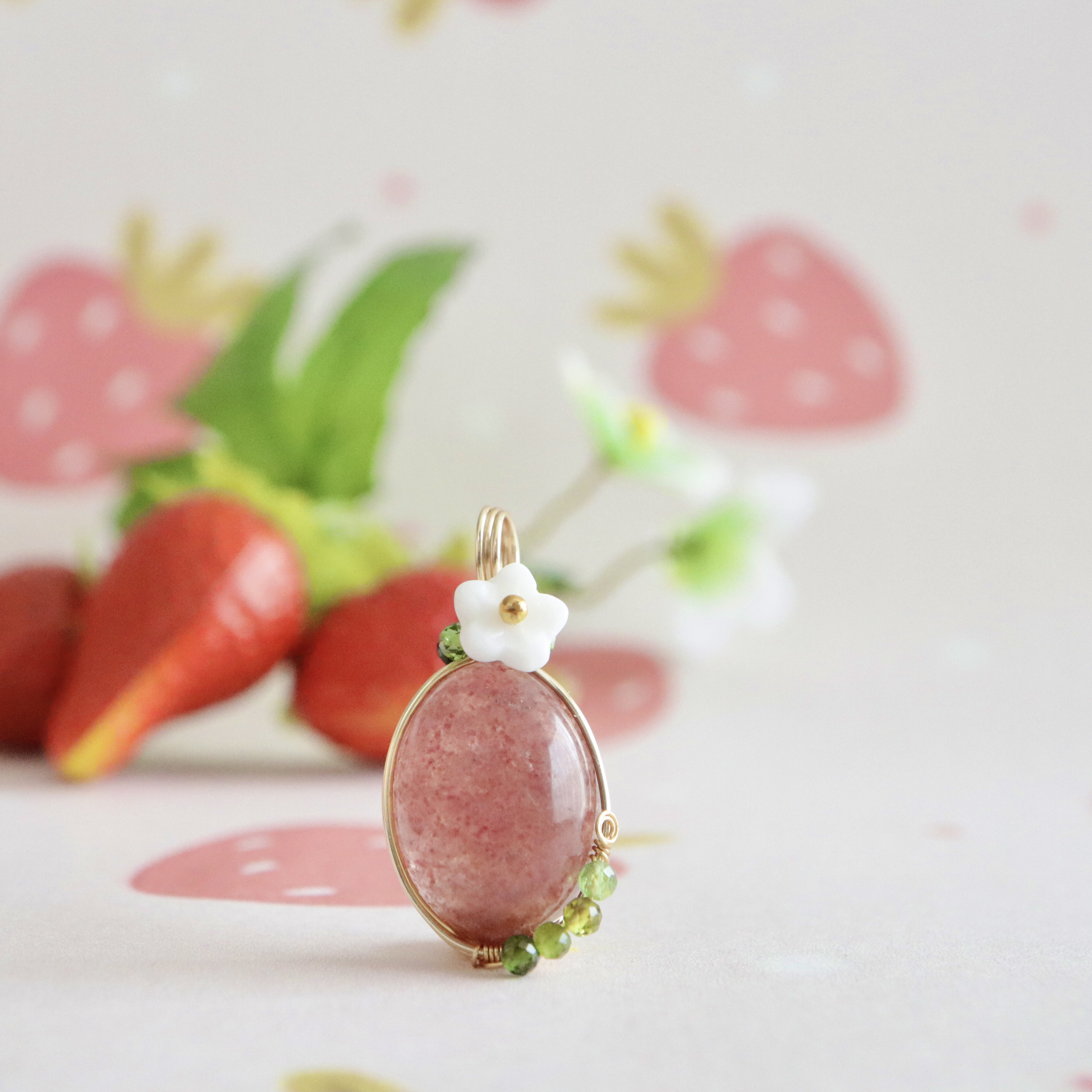 みんな大好き！採れたていちごのペンダントトップ  レッドアベンチュリン　ワイヤーラッピング