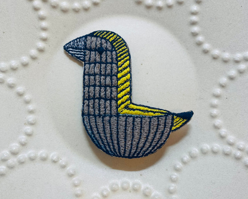 ブローチ（鳥・ミナペルホネン生地使用・ハンドメイド） ブローチ