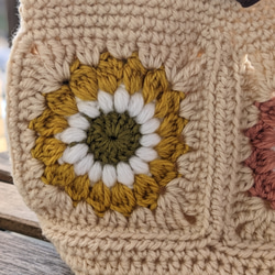 ❤️冬物セール❤️手編みグラニーお花モチーフ✿丸底バッグ 4枚目の画像