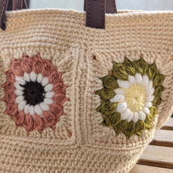 ❤️冬物セール❤️手編みグラニーお花モチーフ✿丸底バッグ 3枚目の画像