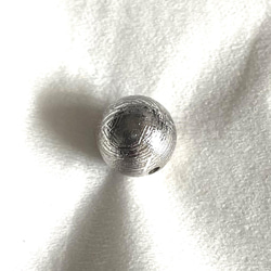 CYA【ギベオン 8.2mm玉 シルバー 粒売】 天然石ビーズ 隕石 現物 本物 4枚目の画像