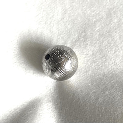 CYA【ギベオン 8.2mm玉 シルバー 粒売】 天然石ビーズ 隕石 現物 本物 5枚目の画像