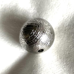 CYA【ギベオン 8.2mm玉 シルバー 粒売】 天然石ビーズ 隕石 現物 本物 1枚目の画像
