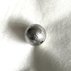 CYA【ギベオン 8.2mm玉 シルバー 粒売】 天然石ビーズ 隕石 現物 本物 6枚目の画像
