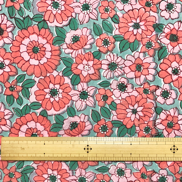 [50cm單位]淺綠色粉紅鮭魚花印度手工塊印花布料紡織棉 第6張的照片